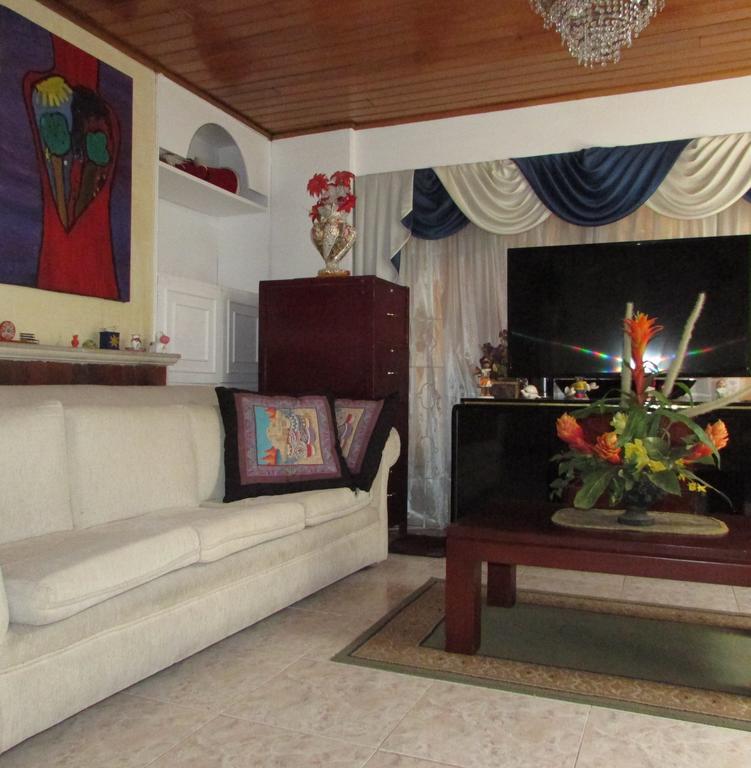 בית הארחה בוגוטה 	Casa De Huespedes Shalom Victoria מראה חיצוני תמונה