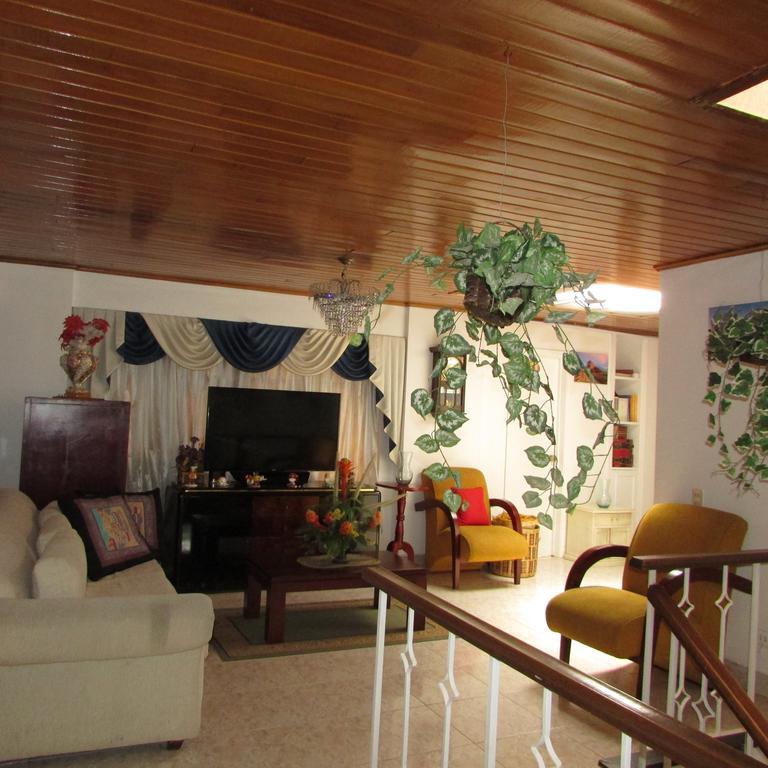 בית הארחה בוגוטה 	Casa De Huespedes Shalom Victoria מראה חיצוני תמונה